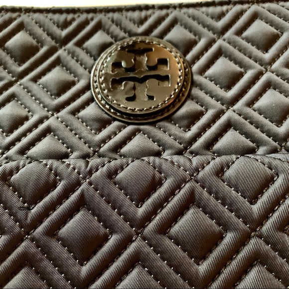 Tory Burch Ariana Quilted Swingpack - Picture 2 of 8
